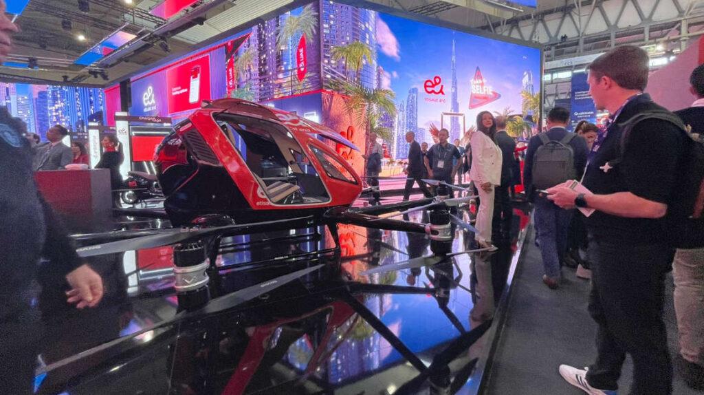 Noticia: Carros voladores, humanoides y anillos inteligentes, lo último en tecnología en el Mobile World Congress 2024
